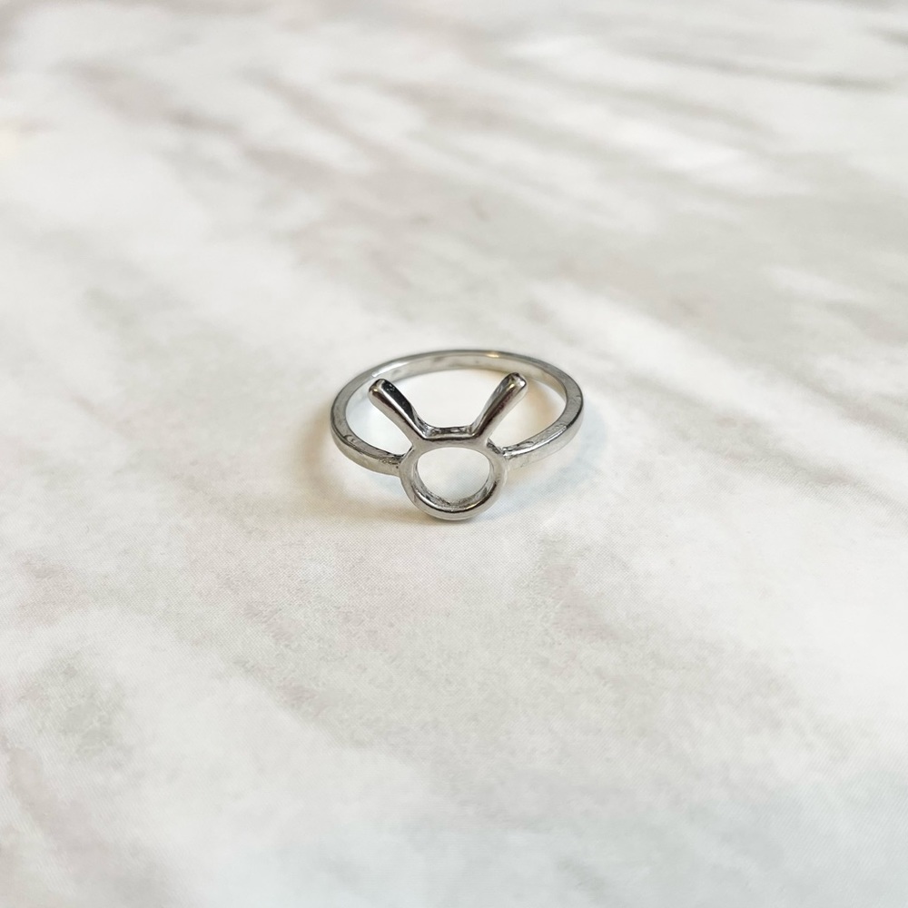 🎉 New Silver Plated Taurus Zodiac Ring
